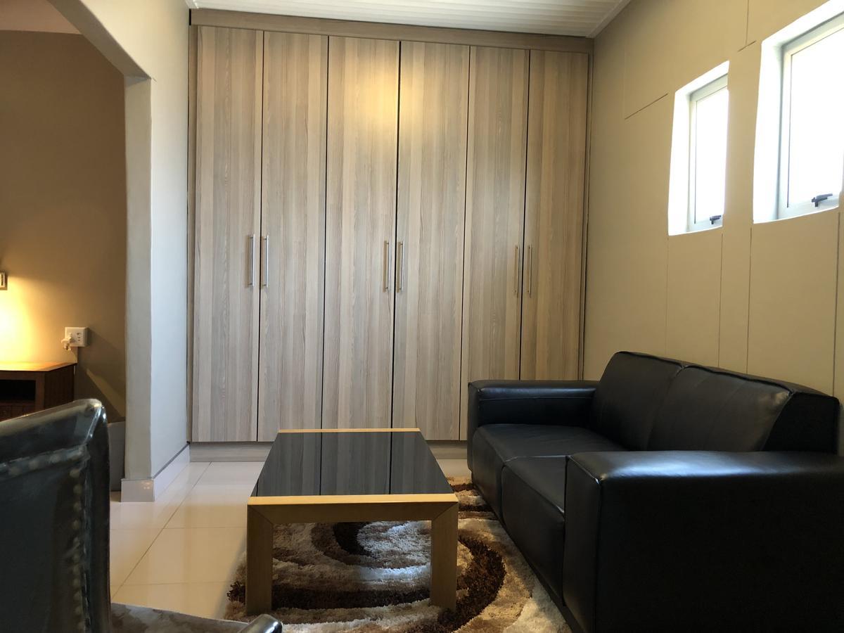 City Lodge Etosha Omuthiya Exteriör bild