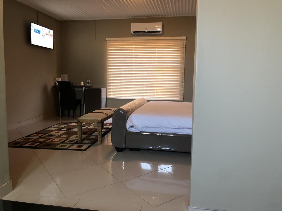 City Lodge Etosha Omuthiya Exteriör bild