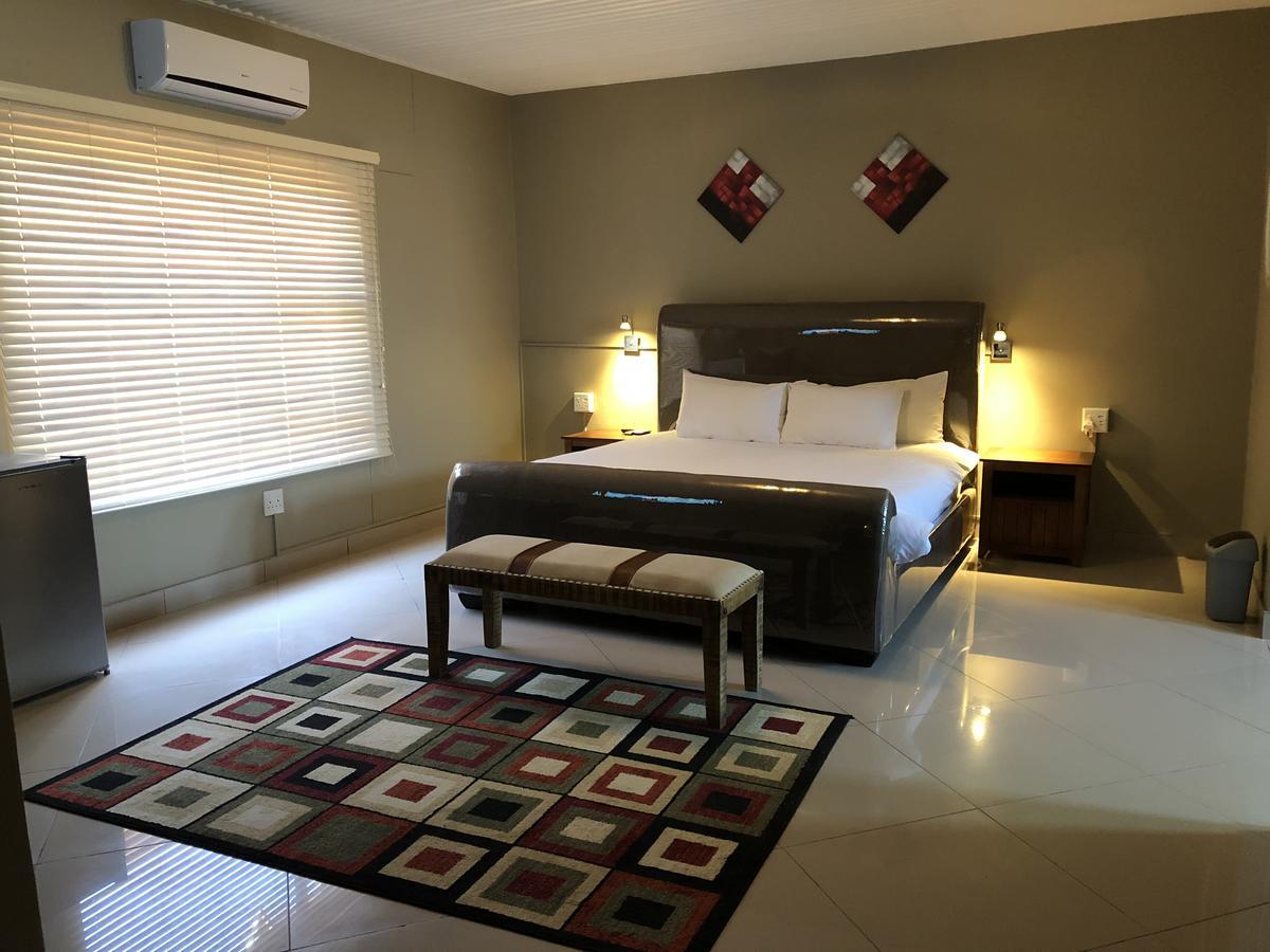 City Lodge Etosha Omuthiya Exteriör bild