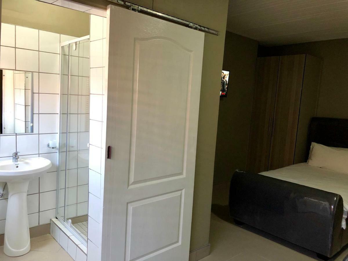 City Lodge Etosha Omuthiya Exteriör bild